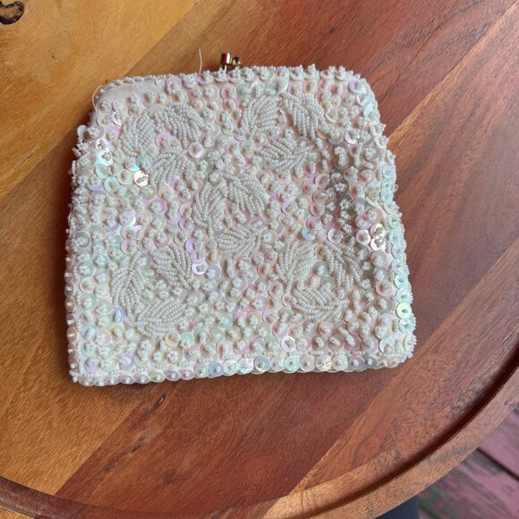 Vintage Beaded & Sequin Cream Clutch Purse With Kiss Lock Closure - Picture 4 of 4